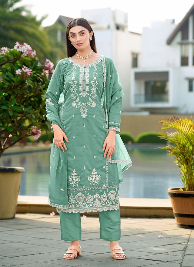Smart And Desirable Blended Fabric Salwar Kameez