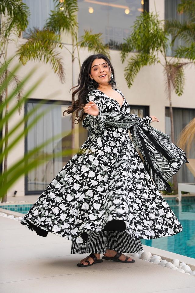 Elegant Anarkali Suit for Women   Party Wear Ethnic Dress