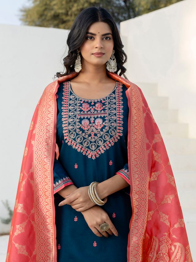Teal Color Silk Blend Fabric Beautiful Embroidered Kurta Set With Dupatta