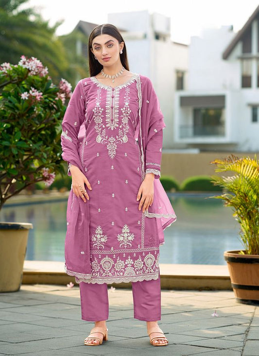 Smart And Desirable Blended Fabric Salwar Kameez
