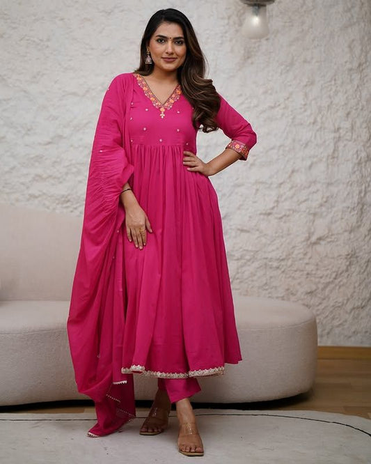 Pink Color Silk Blend Fabric Elegant Salwar Kameez