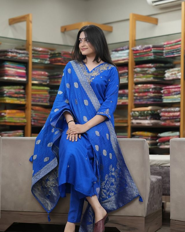 Blue Color Silk Blend Fabric Elegant Salwar Kameez