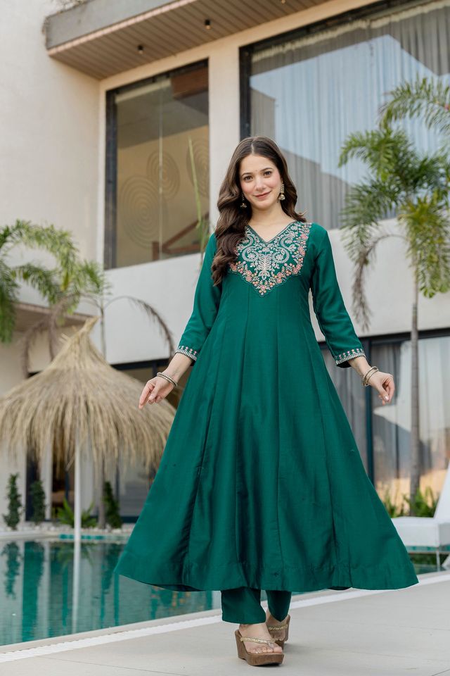 Rama Chinon Fabric Beautiful Graceful Ceremonial Kurta Set