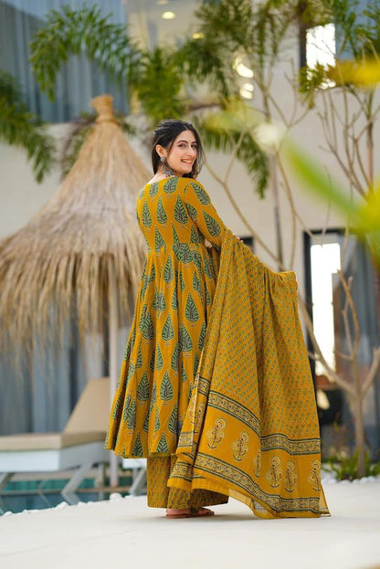 Traditional Look Anarkali Suit for Women