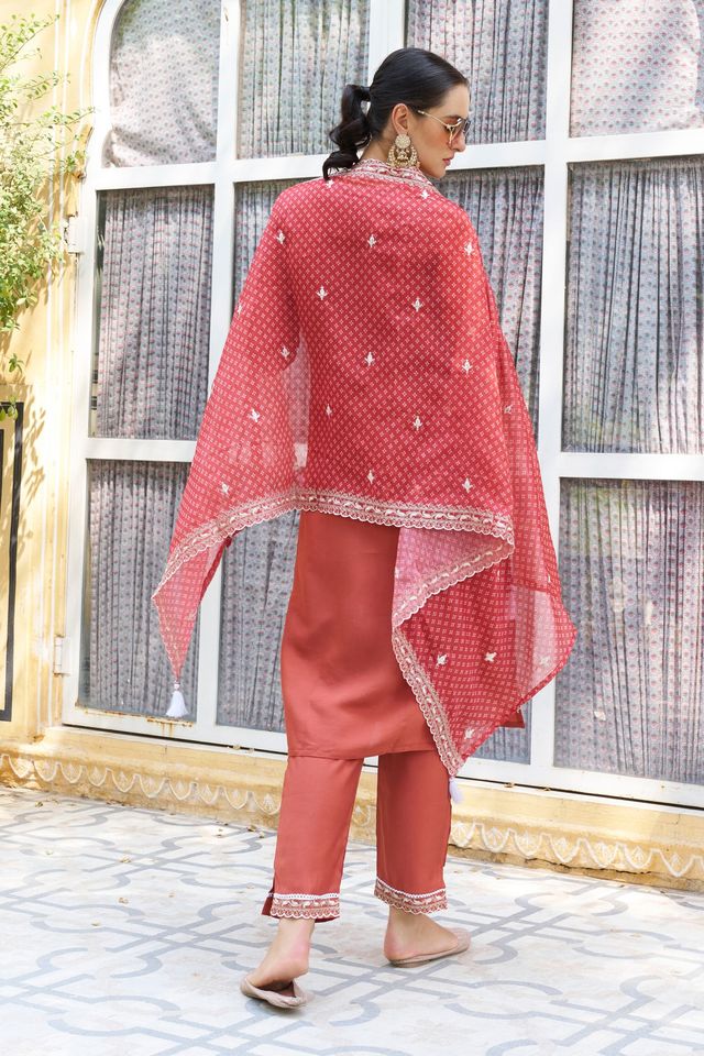 Peach Color Silk Blend Fabric Beautiful Embroidered Kurta Set With Dupatta